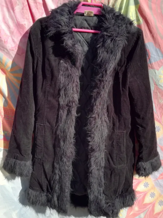 ABRIGO NEGRO DE PANA Y PELO SINTÉTICO