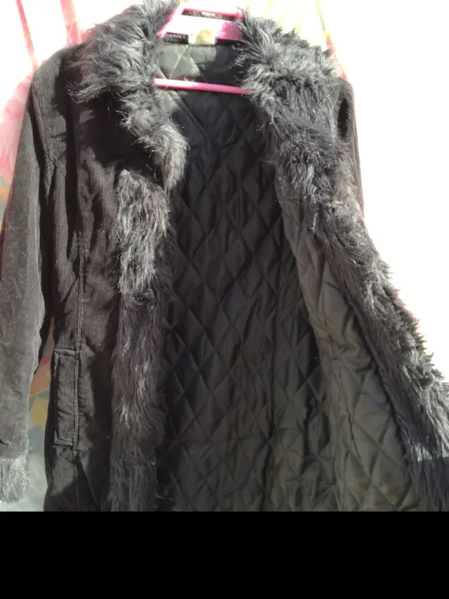 ABRIGO NEGRO DE PANA Y PELO SINTÉTICO