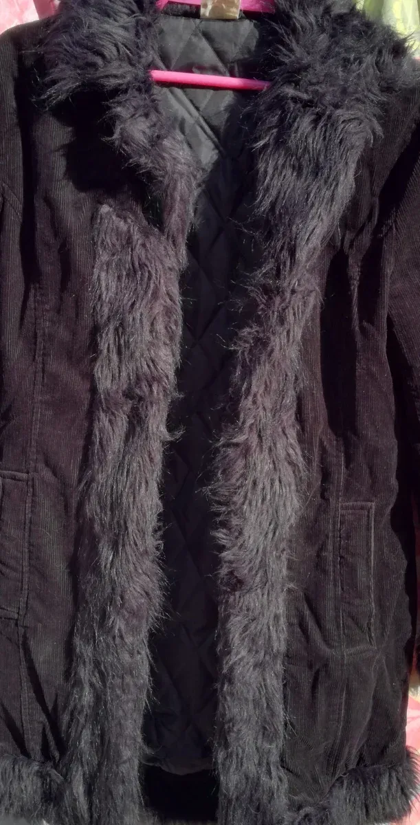 ABRIGO NEGRO DE PANA Y PELO SINTÉTICO