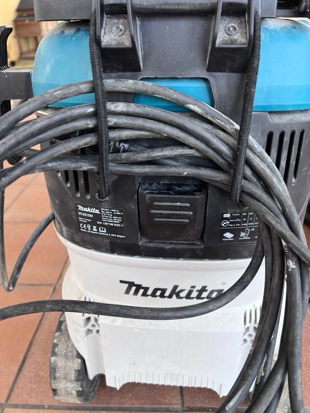 Aspiradora Makita VC4210M 1200W