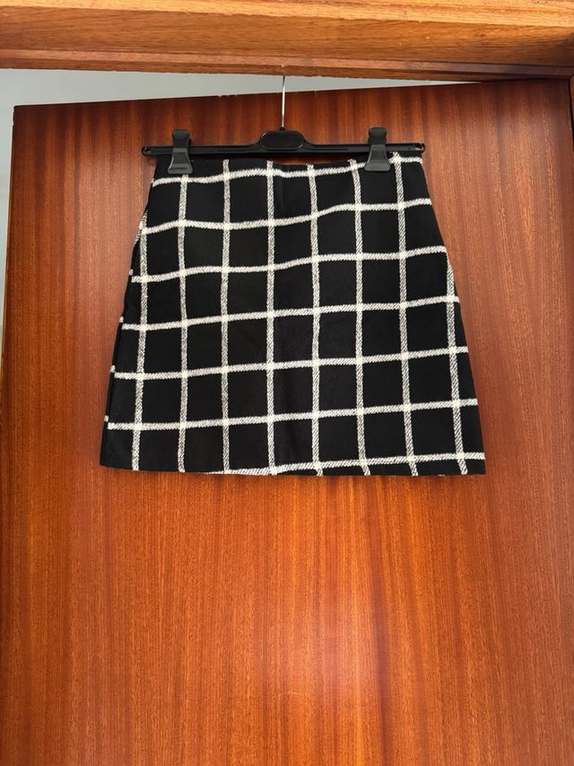 Minigonna a quadri nera e bianca