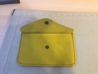 Cartera de piel natural amarilla