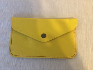 Cartera de piel natural amarilla