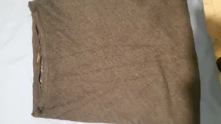 Falda lana fina gris oscura.