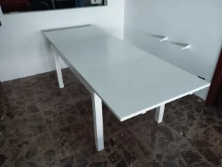 Mesa de comedor extensible blanca
