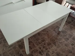 Mesa de comedor extensible blanca