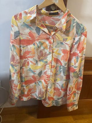 Camisa SHEIN floral multicolor talla M