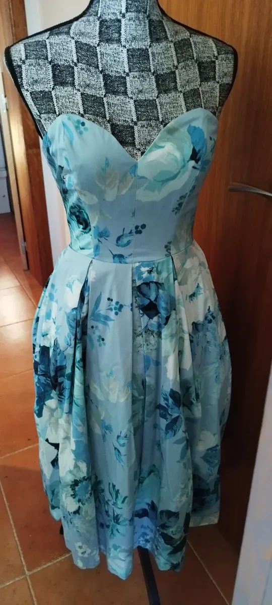 Vestido floral corsé tul interior