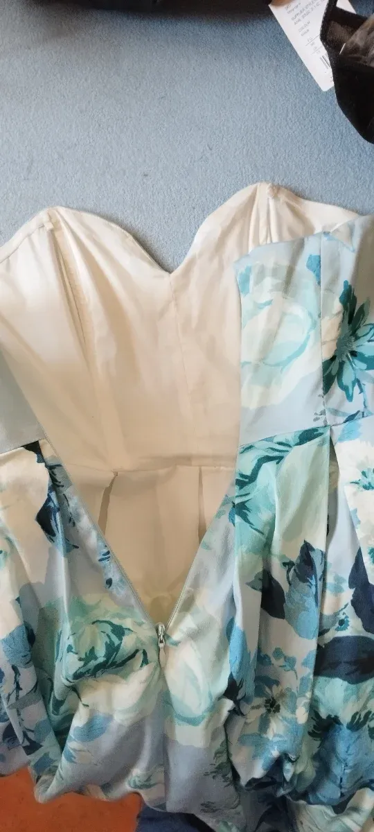 Vestido floral corsé tul interior