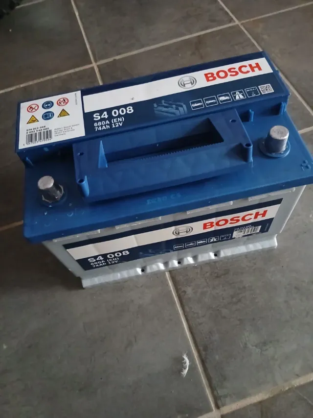 Batería Coche Bosch S4 008 74Ah 680A