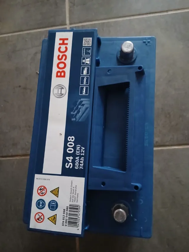Batería Coche Bosch S4 008 74Ah 680A