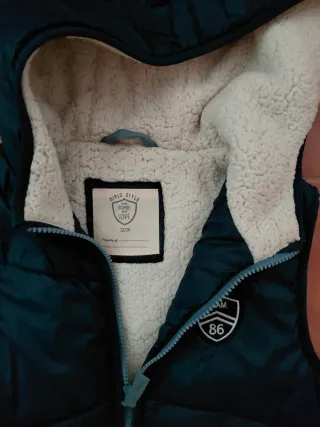 Chaleco acolchado con capucha