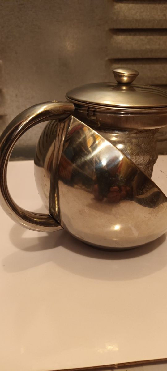 Cesta de mimbre vintage con varios utensilios  coc