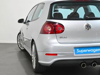 Volkswagen Golf R32