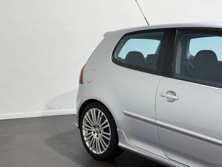 Volkswagen Golf R32
