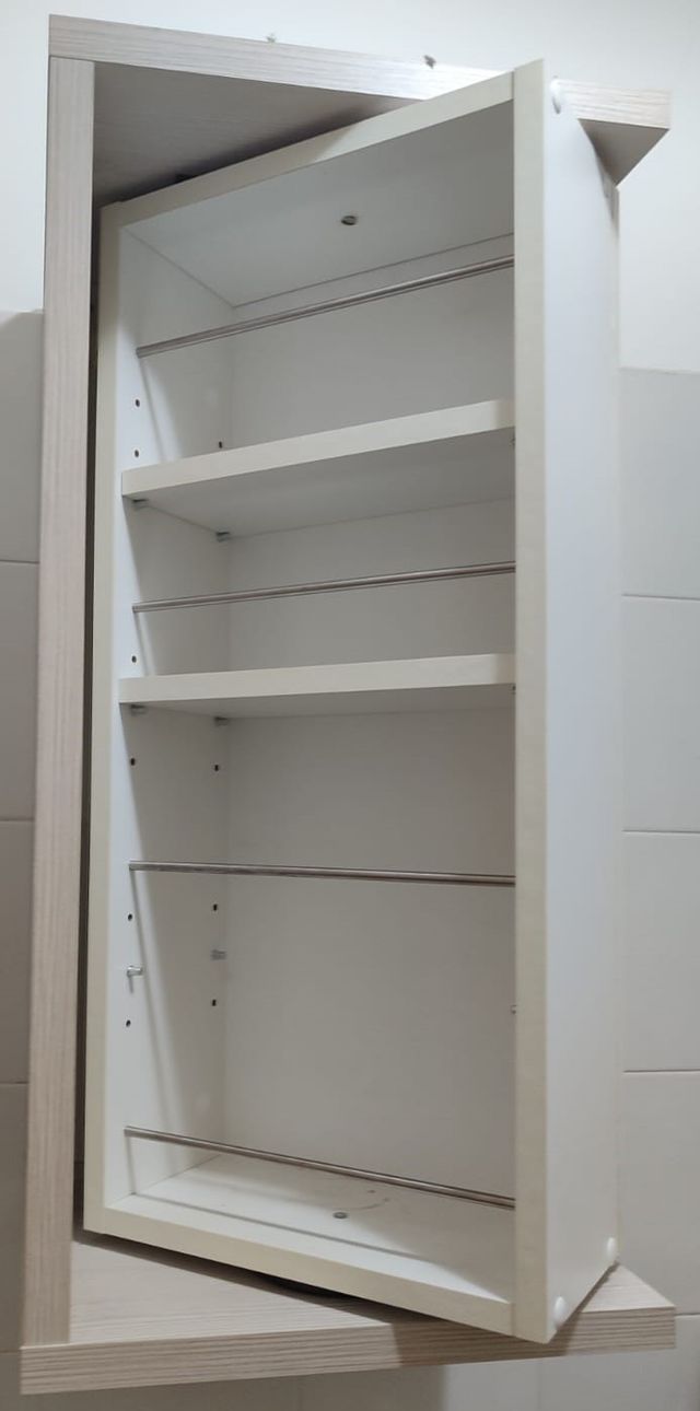 Specchiera da bagno con anta girevole