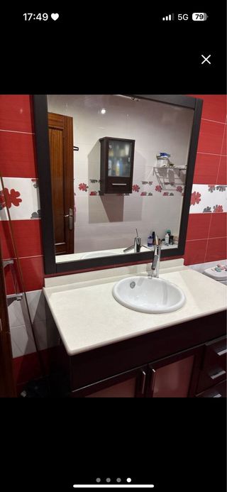 Mueble de baño grande con lavabo