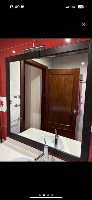 Mueble de baño grande con lavabo