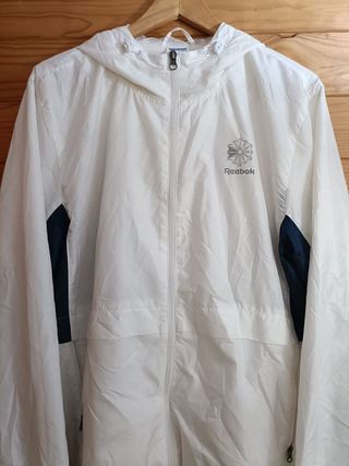 Sudadera Reebok Color Blanco y Azul Talla M.