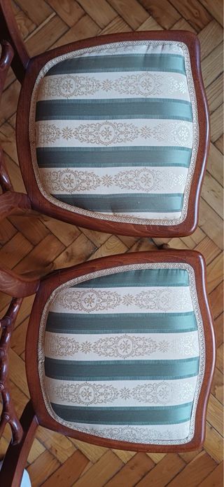 Pareja de sillas estilo isabelino