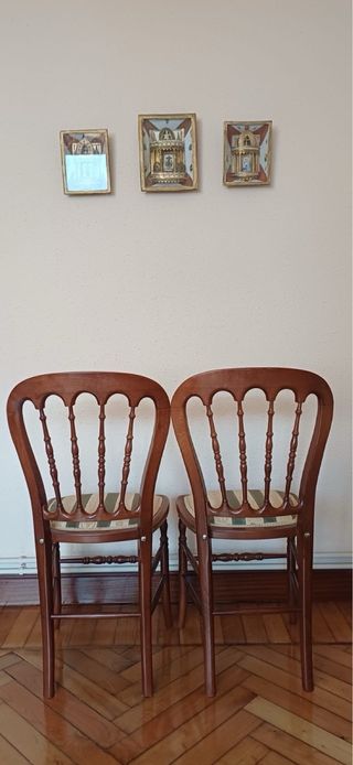 Pareja de sillas estilo isabelino