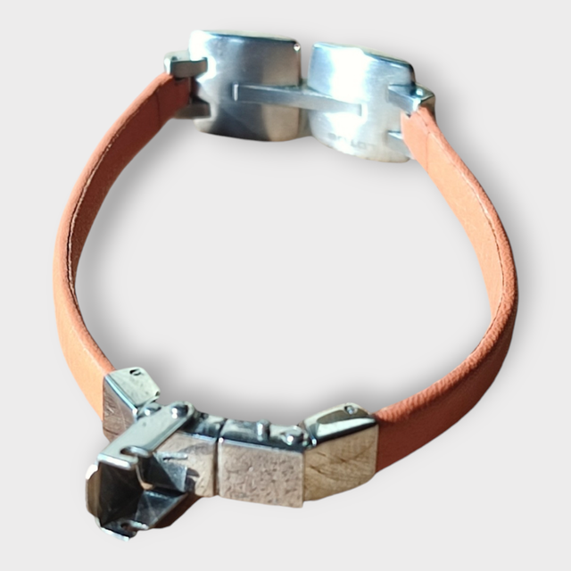 Pulsera de cuero naranja y plata