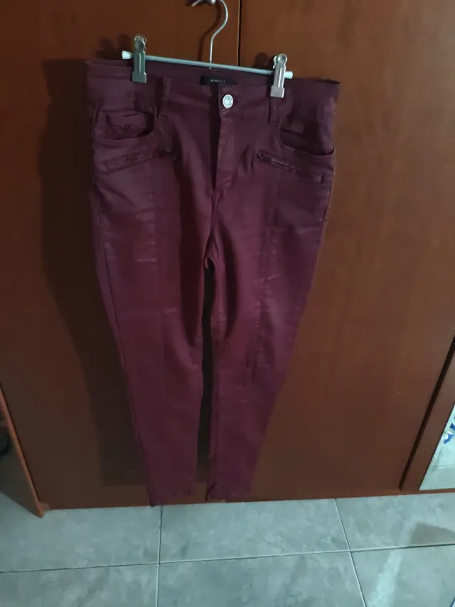 Pantalón mujer elástico granate