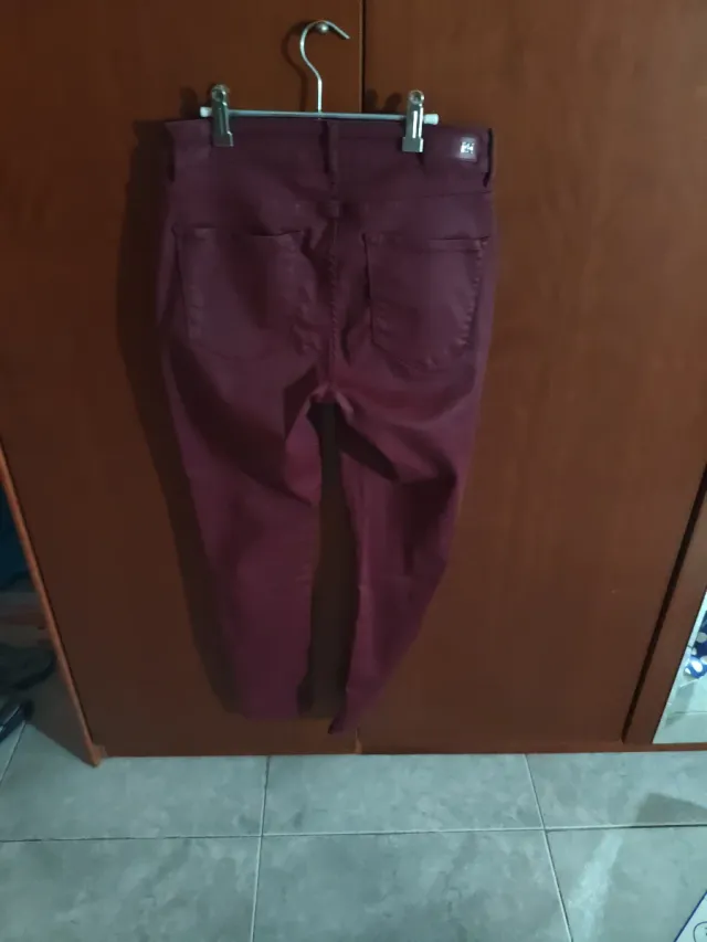 Pantalón mujer elástico granate