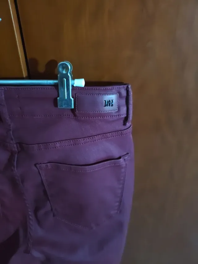 Pantalón mujer elástico granate