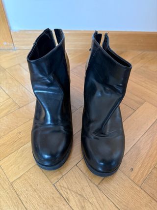 Botines negros tacón