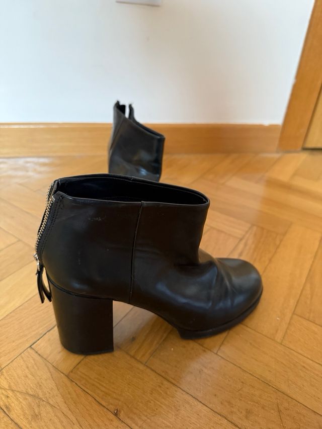 Botines negros tacón