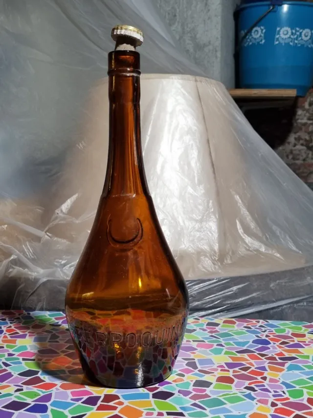 Botella de coleccionista ámbar Ferroquina
