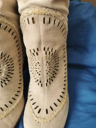 Stivali scamosciati beige con tacco