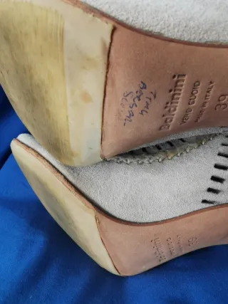 Stivali scamosciati beige con tacco