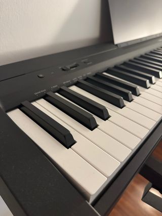 Piano Yamaha P-145 + Soporte