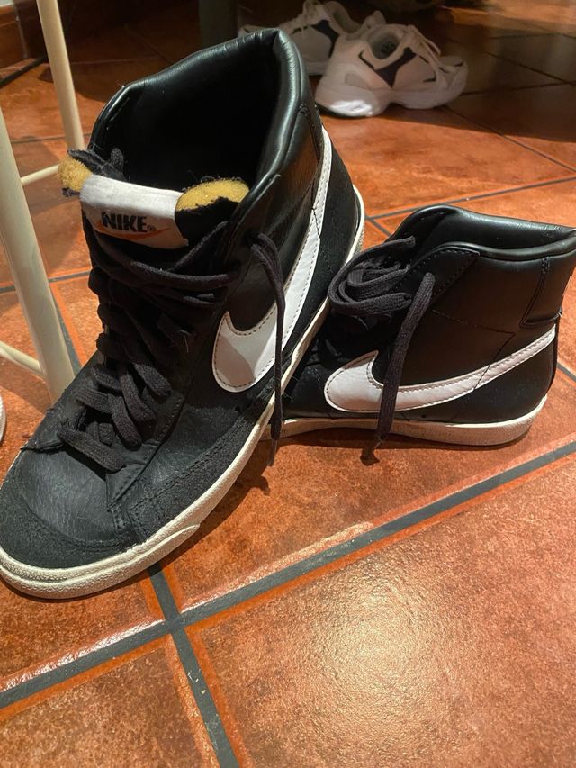Zapatillas Nike Negras y Blancas