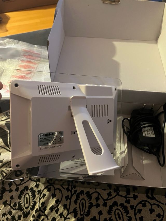 Marco Digital Sigmatek DS-700 7’’ pantalla LCD