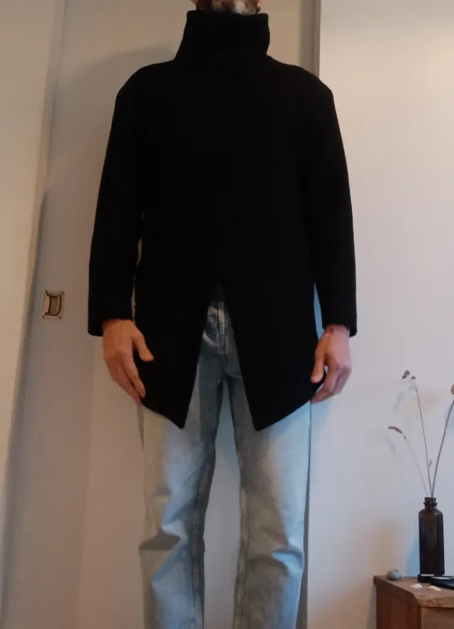 Abrigo lana negro cuello alto