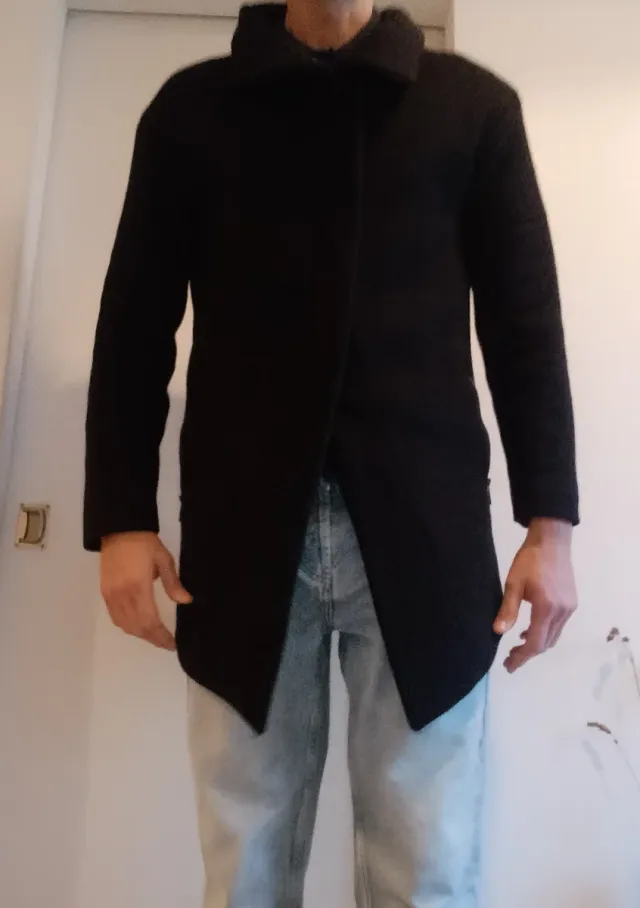 Abrigo lana negro cuello alto