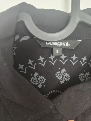 Camisa Desigual T-S Negra con Estampado