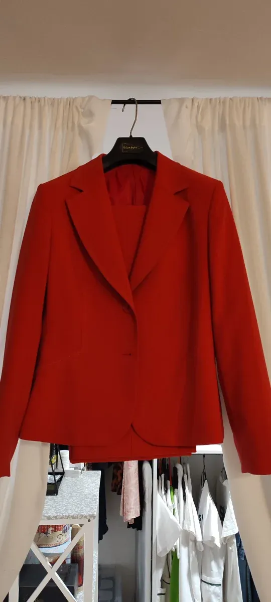 Abito giacca rosso da donna