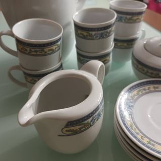 Juego de Café. 15 piezas. Cerámica.