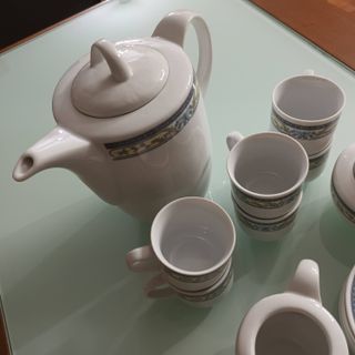 Juego de Café. 15 piezas. Cerámica.