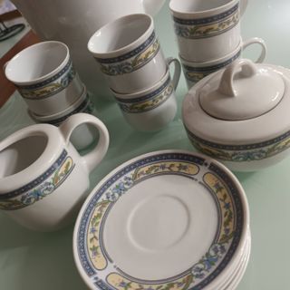 Juego de Café. 15 piezas. Cerámica.