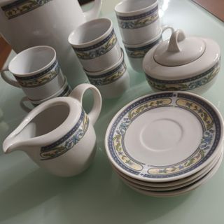 Juego de Café. 15 piezas. Cerámica.