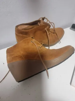 Botines de ante con cuña