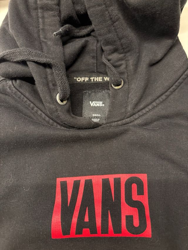 Sudadera Vans Negra con Logo Rojo