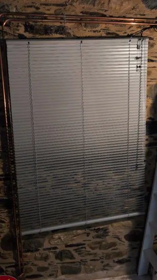 Persiane veneziane in alluminio grigio