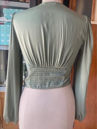 Blusa verde Stradivarius encaje botones