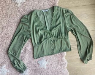 Blusa verde Stradivarius encaje botones